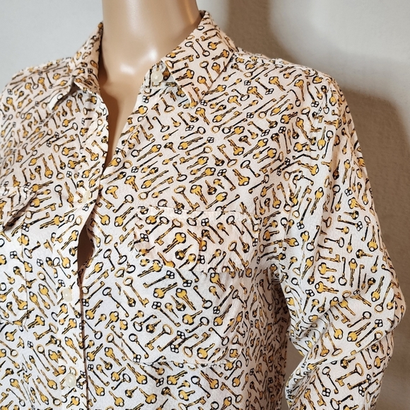 Chico's Keys Allover Print long-sleeve button down. Viscose. Chico's 0 (size 4) - Picture 6 of 16